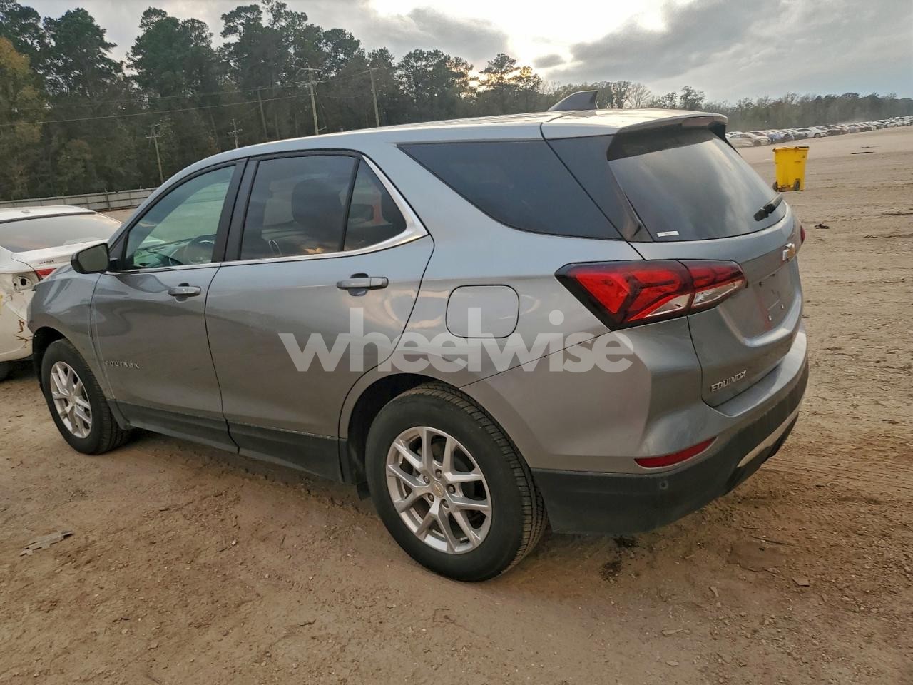 Photo 2 of 2024 CHEVROLET EQUINOX LT (VIN 3GNAXUEG2RS249460)