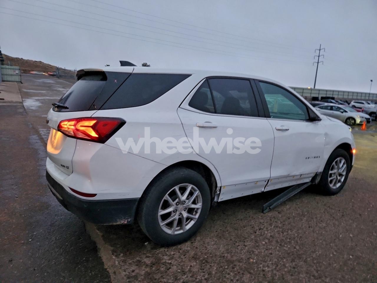 Photo 3 of 2024 CHEVROLET EQUINOX LT (VIN 3GNAXUEG3RL244987)