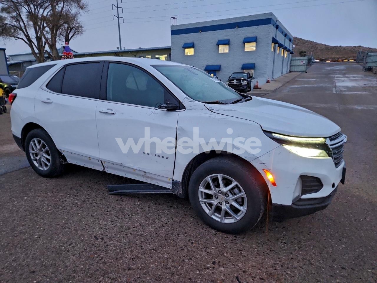 Photo 4 of 2024 CHEVROLET EQUINOX LT (VIN 3GNAXUEG3RL244987)