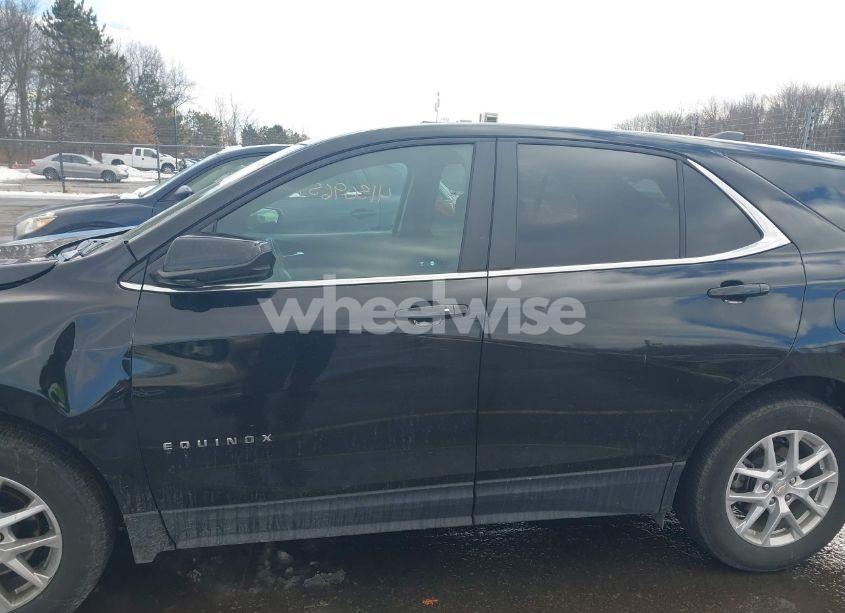 Photo 15 of 2023 Chevrolet Equinox AWD LT (VIN 3GNAXUEG7PL101957)