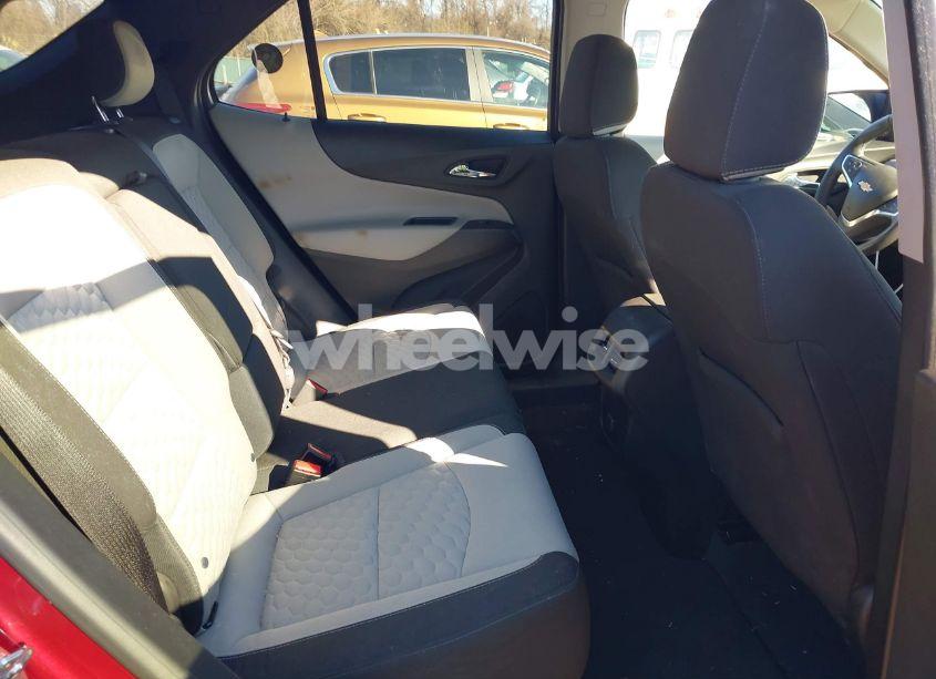 Photo 8 of 2018 Chevrolet Equinox LT (VIN 3GNAXUEU5JL171082)