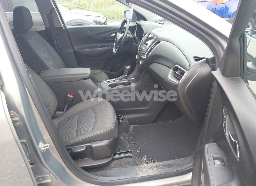 Photo 5 of 2019 Chevrolet Equinox LT (VIN 3GNAXUEV0KS536851)