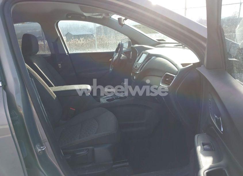 Photo 5 of 2019 Chevrolet Equinox LT (VIN 3GNAXUEV0KS553729)