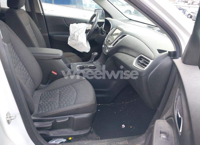 Photo 5 of 2019 Chevrolet Equinox LT (VIN 3GNAXUEV0KS674762)