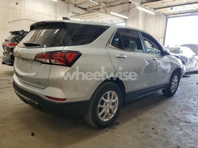 Photo 4 of 2022 CHEVROLET EQUINOX LT (VIN 3GNAXUEV0NL237133)