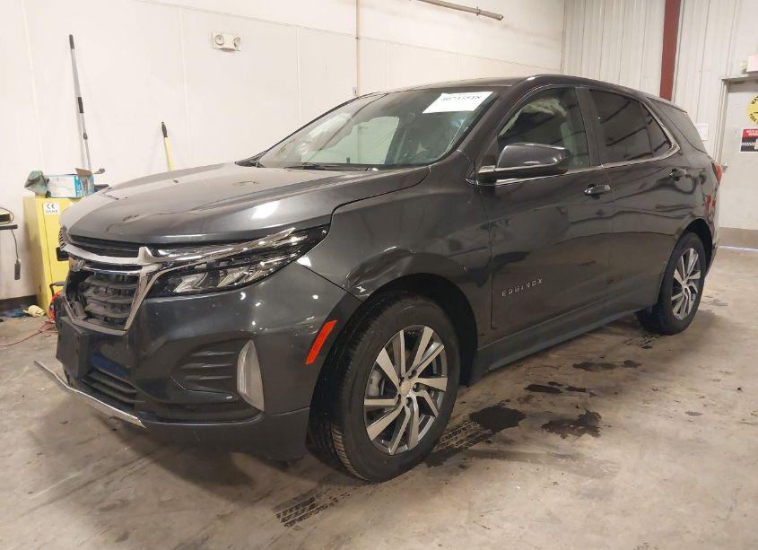 Photo 2 of 2022 Chevrolet Equinox AWD LT (VIN 3GNAXUEV0NS233654)