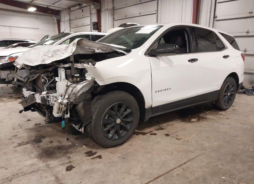 Photo 2 of 2019 Chevrolet Equinox LT (VIN 3GNAXUEV1KL207697)