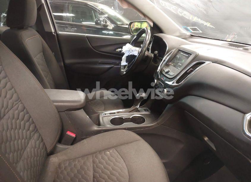 Photo 5 of 2019 Chevrolet Equinox LT (VIN 3GNAXUEV1KL286305)