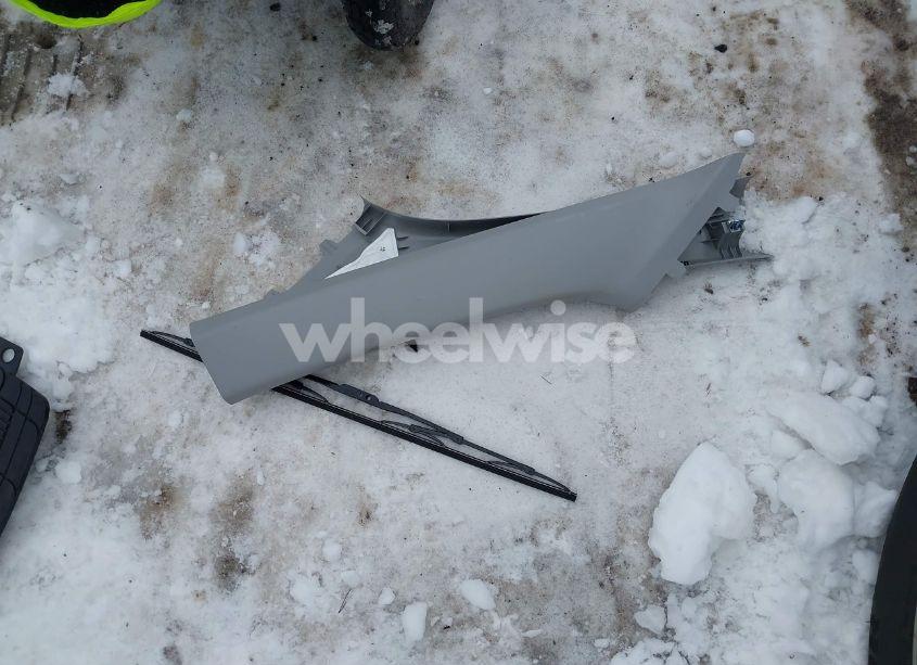 Photo 12 of 2019 Chevrolet Equinox LT (VIN 3GNAXUEV1KS585170)