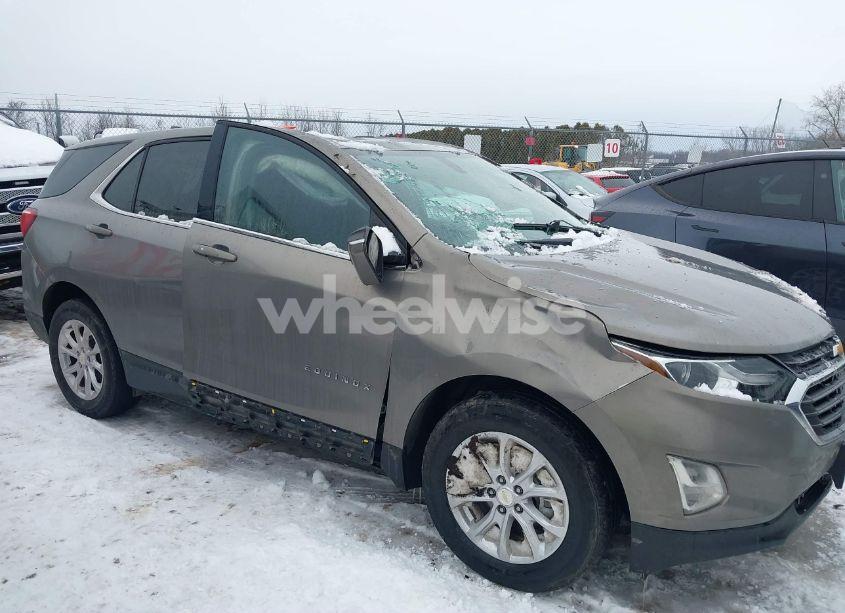 Photo 6 of 2019 Chevrolet Equinox LT (VIN 3GNAXUEV1KS585170)