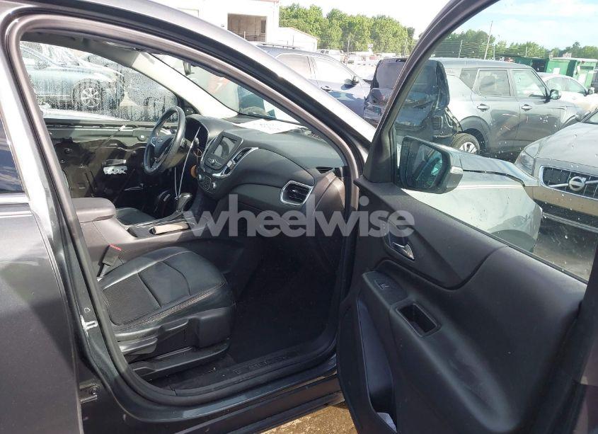 Photo 5 of 2019 Chevrolet Equinox LT (VIN 3GNAXUEV1KS633184)