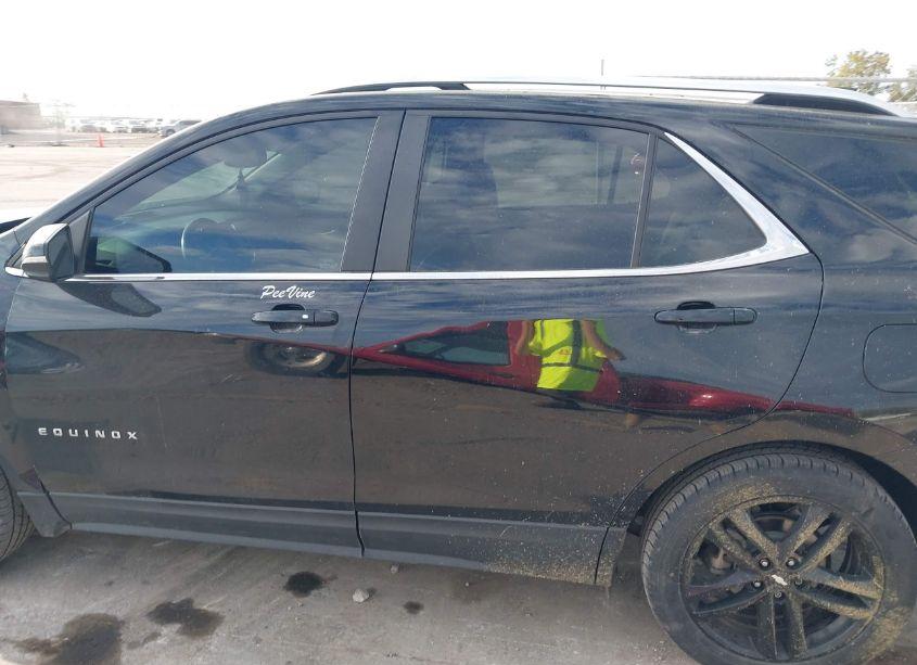 Photo 15 of 2021 Chevrolet Equinox AWD LT (VIN 3GNAXUEV1ML303817)