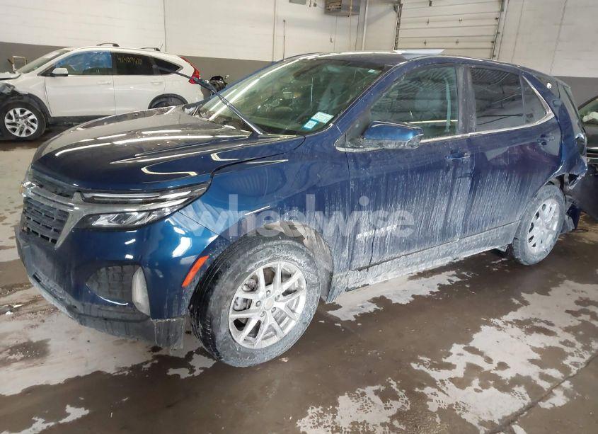 Photo 2 of 2022 Chevrolet Equinox AWD LT (VIN 3GNAXUEV1NL102243)