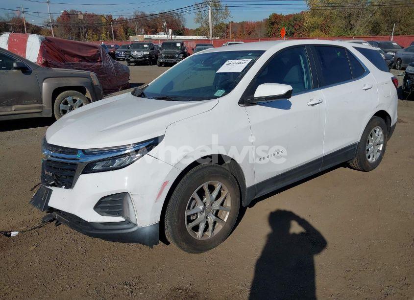 Photo 2 of 2022 Chevrolet Equinox AWD LT (VIN 3GNAXUEV1NL241594)