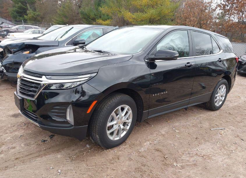 Photo 2 of 2022 Chevrolet Equinox AWD LT (VIN 3GNAXUEV1NL243295)
