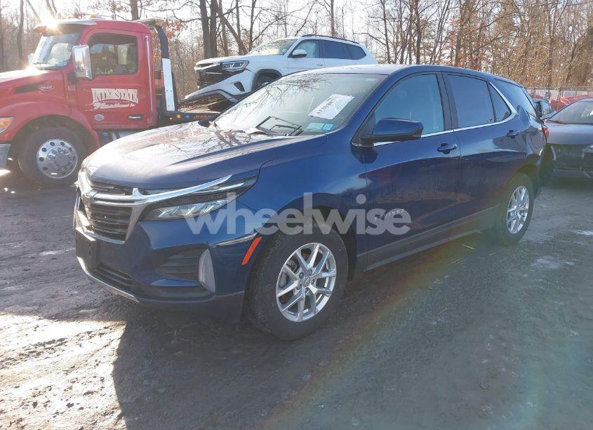 Photo 2 of 2022 Chevrolet Equinox LT (VIN 3GNAXUEV1NL299771)