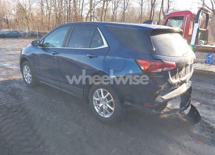 Photo 3 of 2022 Chevrolet Equinox LT (VIN 3GNAXUEV1NL299771)