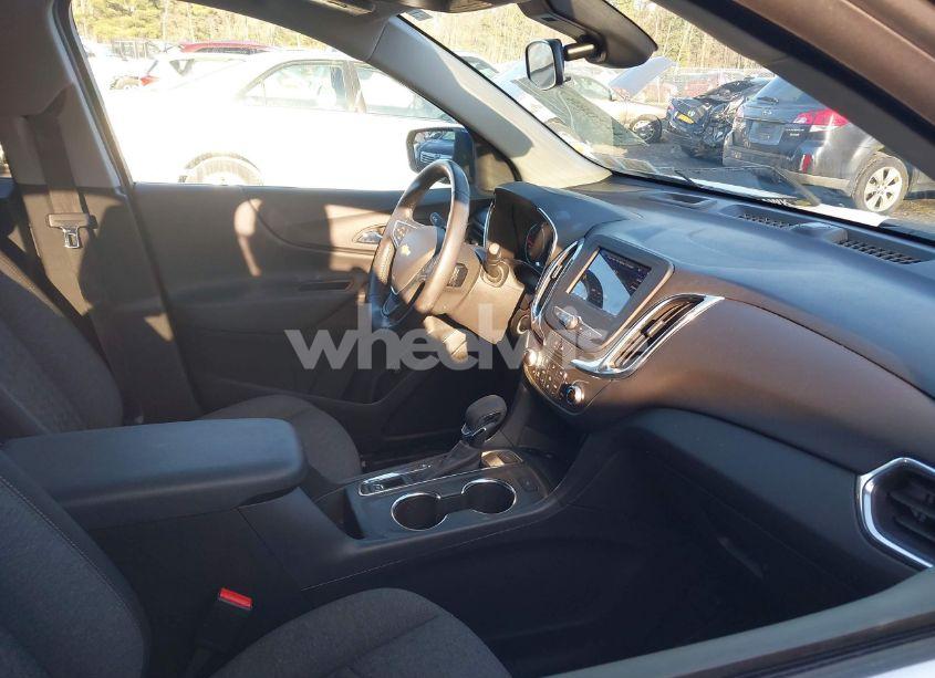 Photo 5 of 2022 Chevrolet Equinox LT (VIN 3GNAXUEV1NL299771)