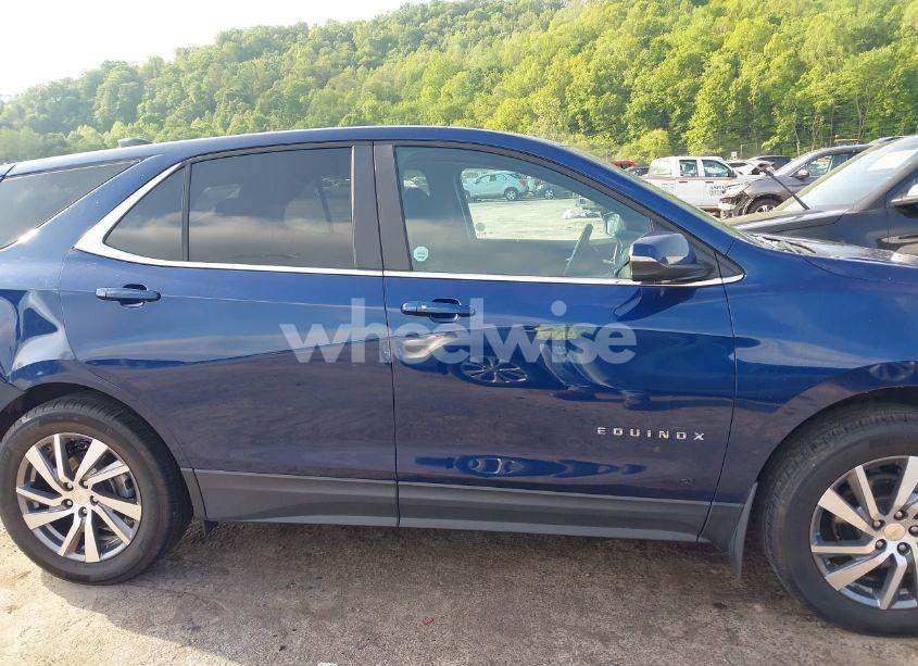 Photo 13 of 2022 Chevrolet Equinox AWD LT (VIN 3GNAXUEV1NL313538)