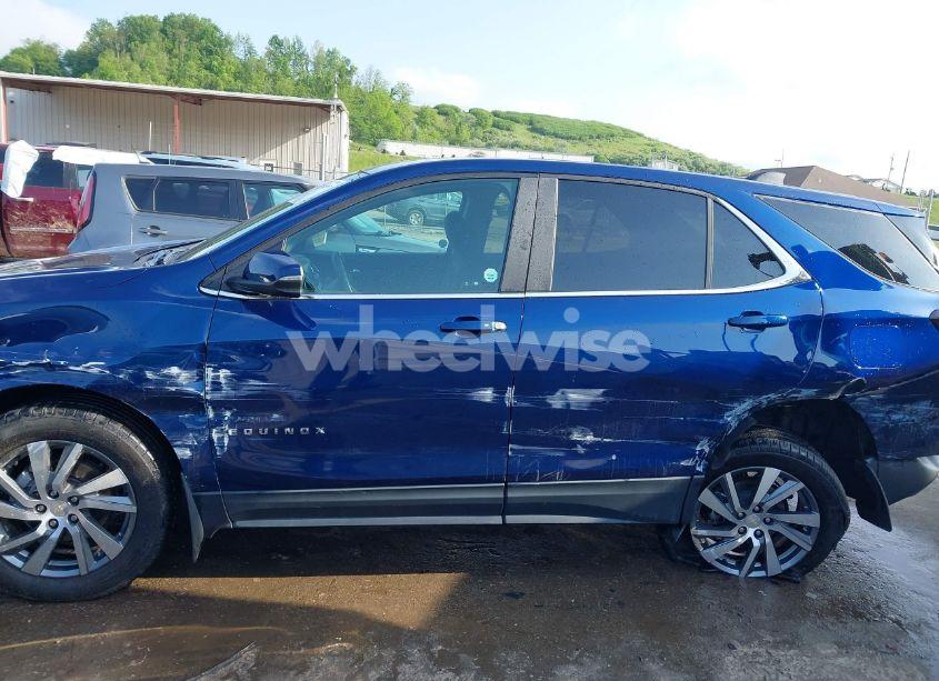 Photo 6 of 2022 Chevrolet Equinox AWD LT (VIN 3GNAXUEV1NL313538)