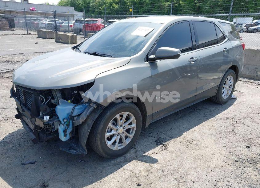 Photo 2 of 2019 Chevrolet Equinox LT (VIN 3GNAXUEV2KS519968)