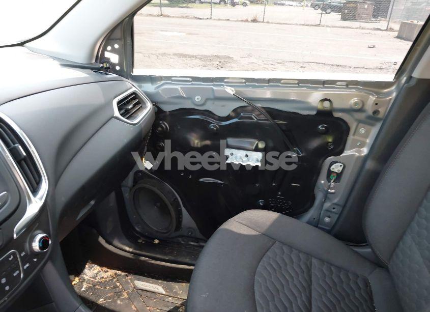 Photo 20 of 2019 Chevrolet Equinox LT (VIN 3GNAXUEV2KS519968)