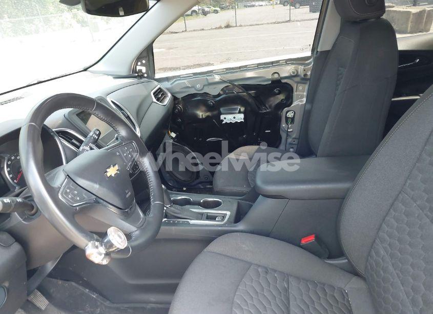 Photo 5 of 2019 Chevrolet Equinox LT (VIN 3GNAXUEV2KS519968)