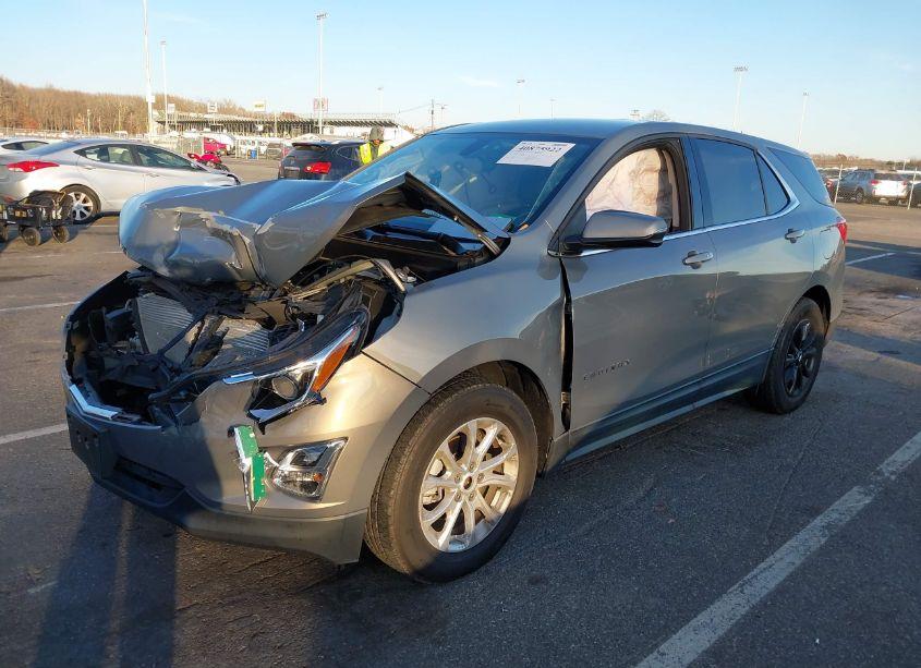 Photo 2 of 2019 Chevrolet Equinox LT (VIN 3GNAXUEV2KS554798)