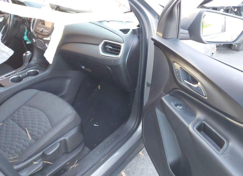 Photo 5 of 2019 Chevrolet Equinox LT (VIN 3GNAXUEV2KS554798)