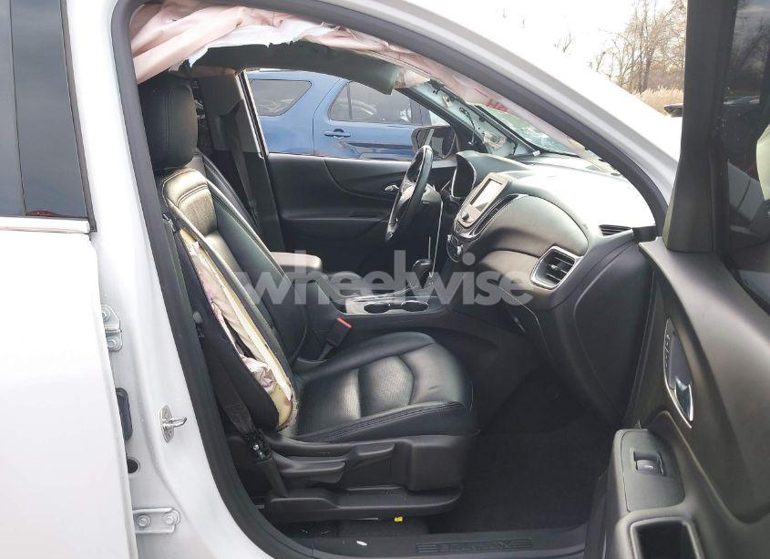 Photo 5 of 2019 Chevrolet Equinox LT (VIN 3GNAXUEV2KS561220)