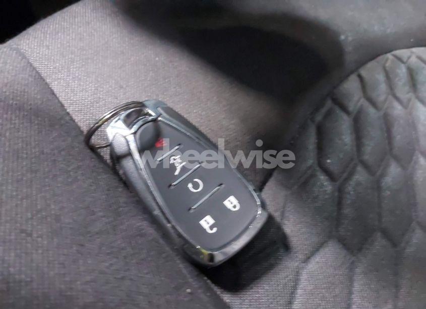 Photo 11 of 2019 Chevrolet Equinox LT (VIN 3GNAXUEV2KS575604)