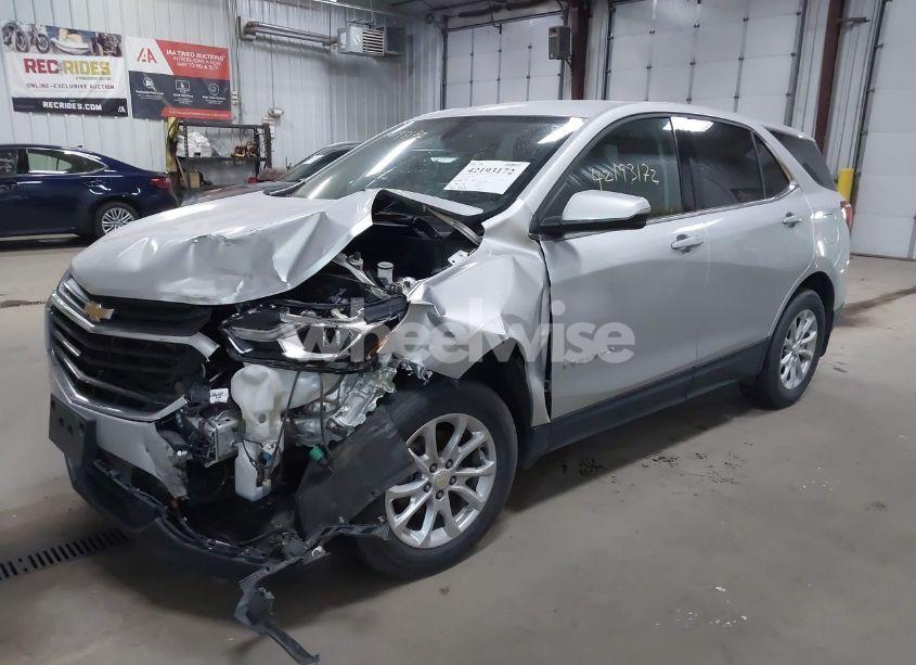 Photo 2 of 2019 Chevrolet Equinox LT (VIN 3GNAXUEV2KS575604)
