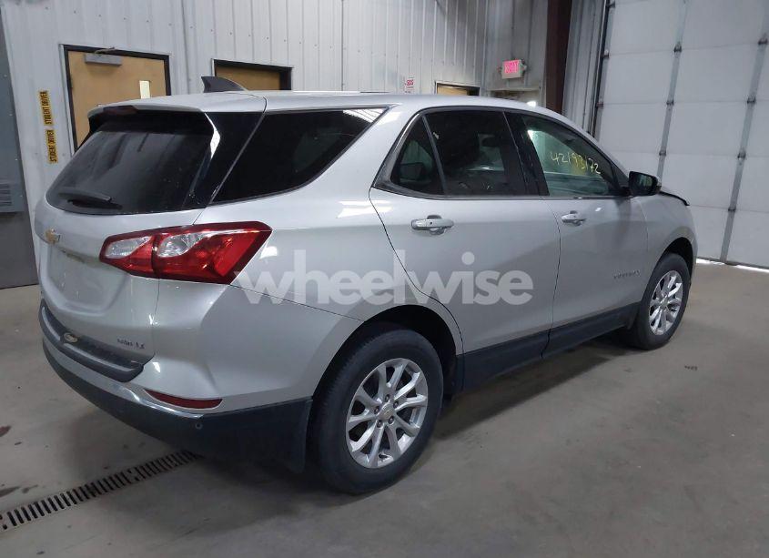 Photo 4 of 2019 Chevrolet Equinox LT (VIN 3GNAXUEV2KS575604)