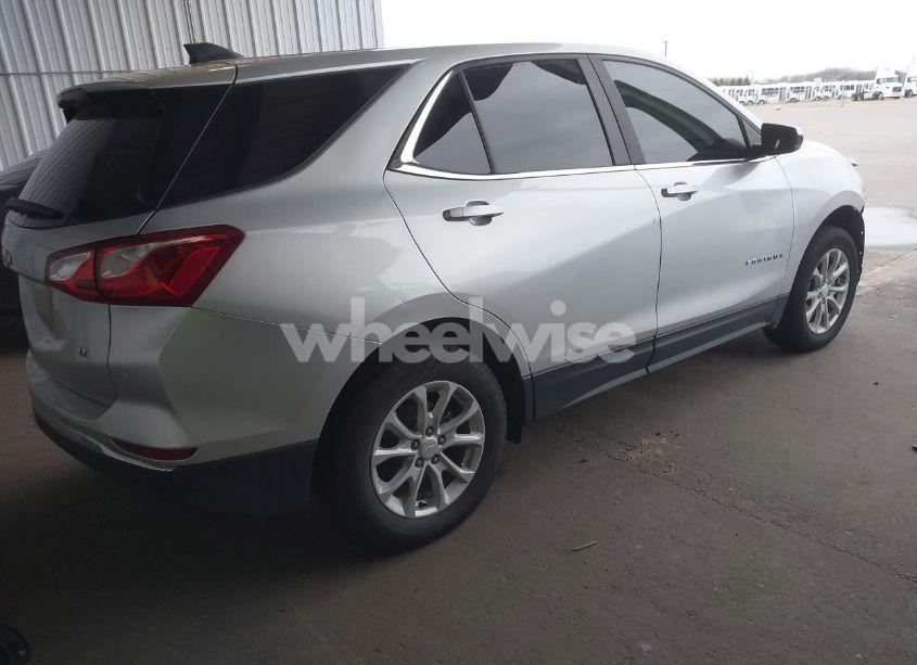 Photo 4 of 2021 Chevrolet Equinox AWD LT (VIN 3GNAXUEV2MS132372)
