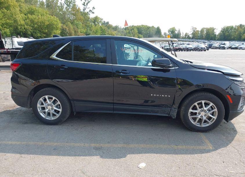 Photo 13 of 2022 Chevrolet Equinox AWD LT (VIN 3GNAXUEV2NL128107)