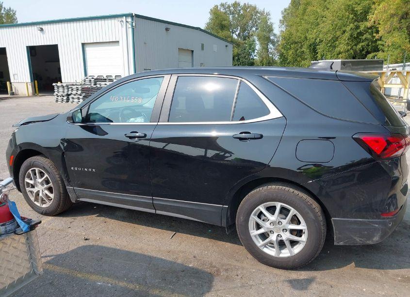 Photo 14 of 2022 Chevrolet Equinox AWD LT (VIN 3GNAXUEV2NL128107)