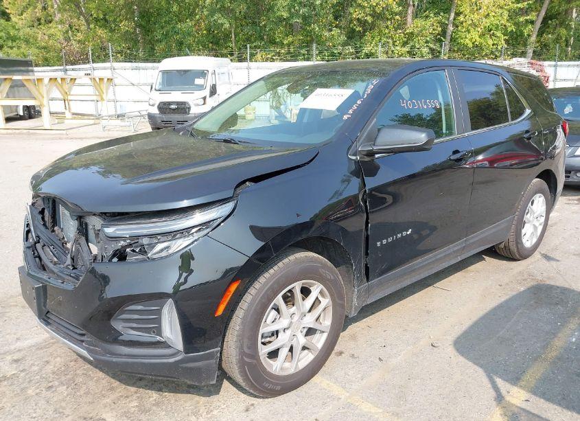 Photo 2 of 2022 Chevrolet Equinox AWD LT (VIN 3GNAXUEV2NL128107)