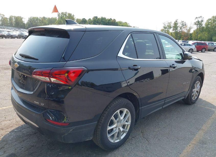 Photo 4 of 2022 Chevrolet Equinox AWD LT (VIN 3GNAXUEV2NL128107)