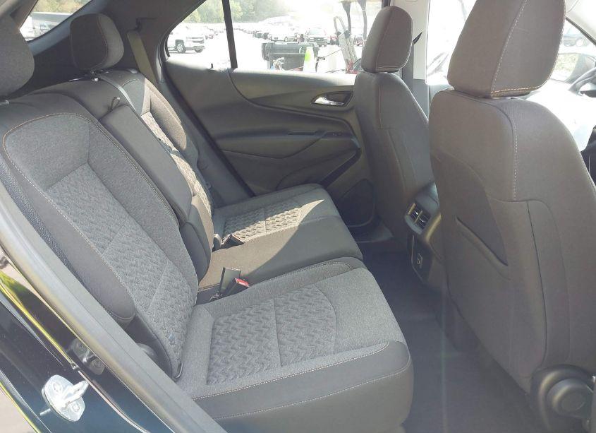 Photo 8 of 2022 Chevrolet Equinox AWD LT (VIN 3GNAXUEV2NL128107)