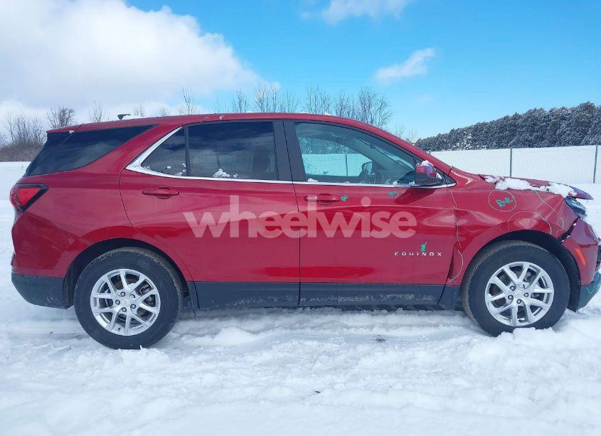 Photo 13 of 2022 Chevrolet Equinox AWD LT (VIN 3GNAXUEV2NL180174)