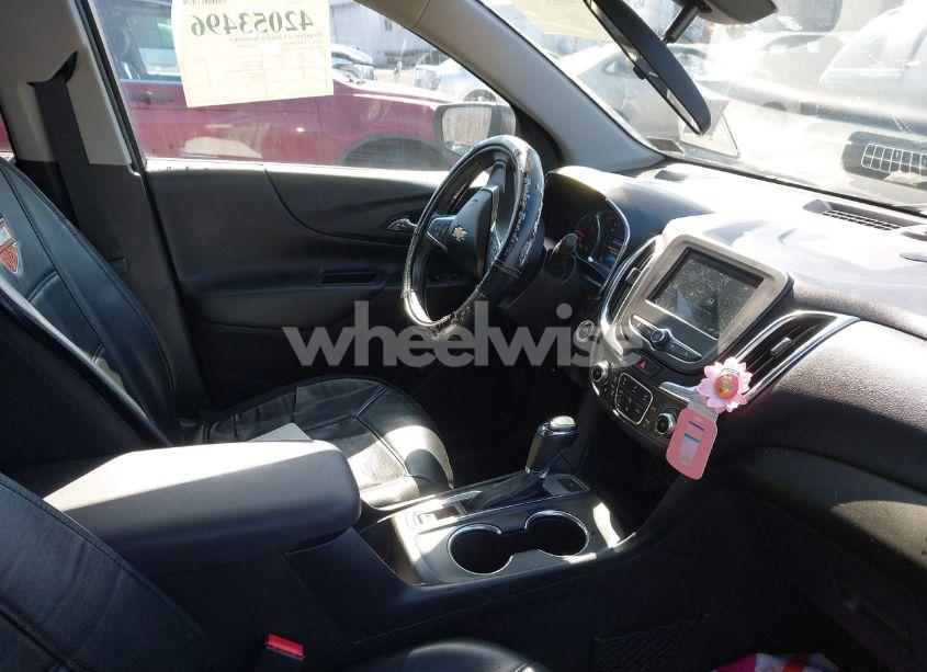 Photo 5 of 2019 Chevrolet Equinox LT (VIN 3GNAXUEV3KL105530)