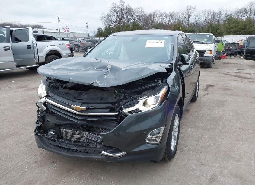 Photo 2 of 2019 Chevrolet Equinox LT (VIN 3GNAXUEV3KS523012)
