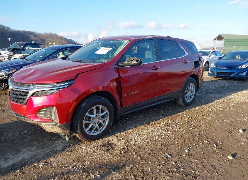 Photo 2 of 2022 Chevrolet Equinox AWD LT (VIN 3GNAXUEV3NL108044)
