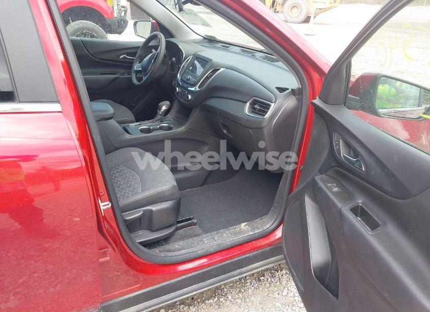 Photo 5 of 2022 Chevrolet Equinox AWD LT (VIN 3GNAXUEV3NL161794)