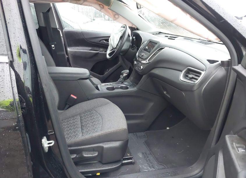 Photo 5 of 2022 Chevrolet Equinox AWD LT (VIN 3GNAXUEV3NL267646)