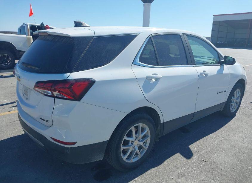 Photo 4 of 2022 Chevrolet Equinox AWD LT (VIN 3GNAXUEV3NL292966)