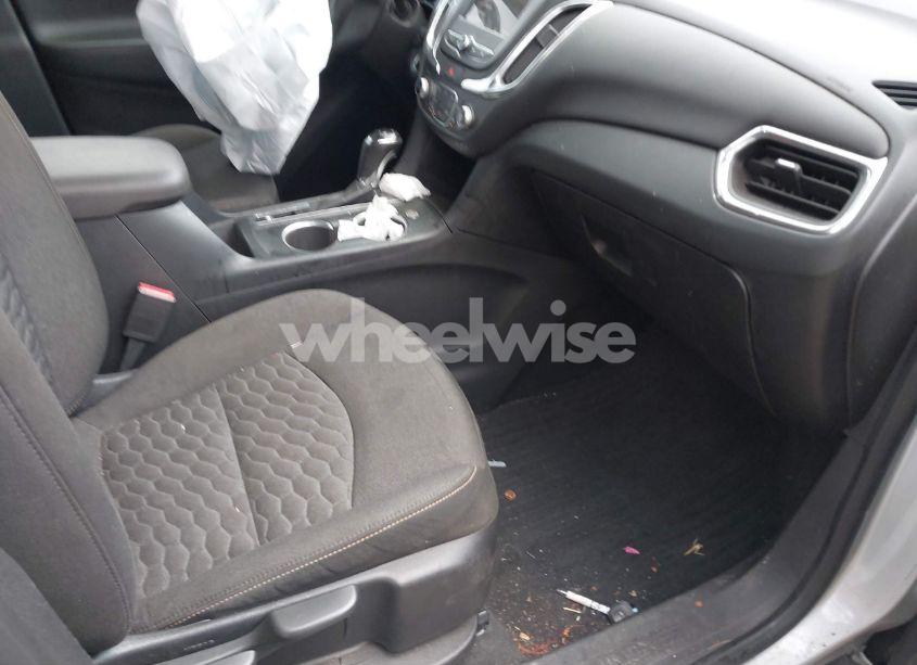 Photo 5 of 2019 Chevrolet Equinox LT (VIN 3GNAXUEV4KL168233)