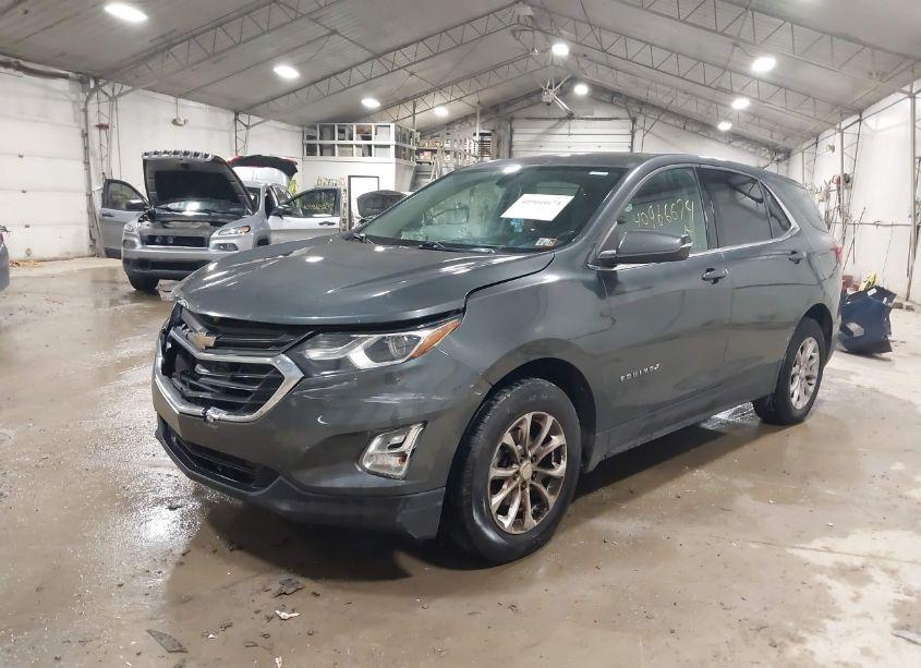 Photo 2 of 2019 Chevrolet Equinox LT (VIN 3GNAXUEV4KL295435)