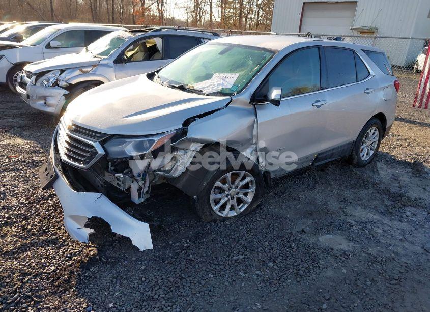 Photo 2 of 2019 Chevrolet Equinox LT (VIN 3GNAXUEV4KS500483)