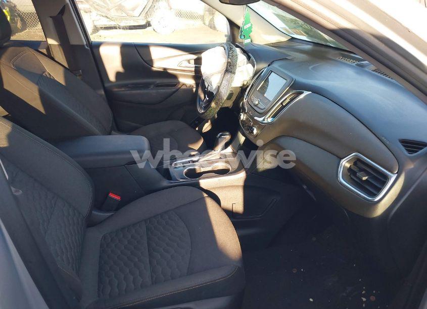 Photo 5 of 2019 Chevrolet Equinox LT (VIN 3GNAXUEV4KS500483)